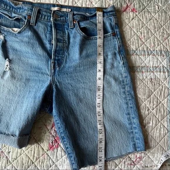 Levi’s Premium Wedgie Fit High Waist Jeans Shorts Size 30 Distressed Raw Hem - Picture 7 of 14